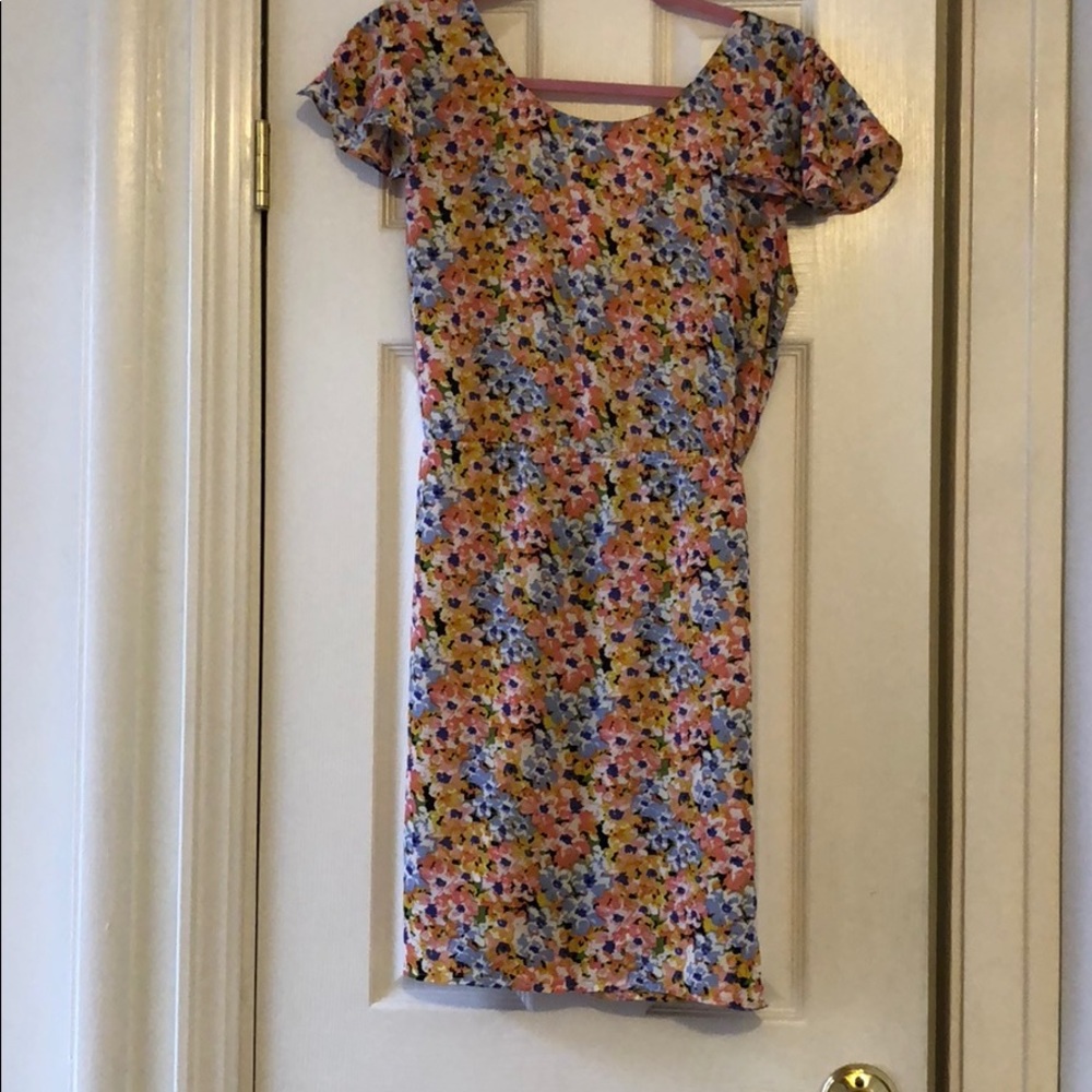 Open back flower dress 🌺